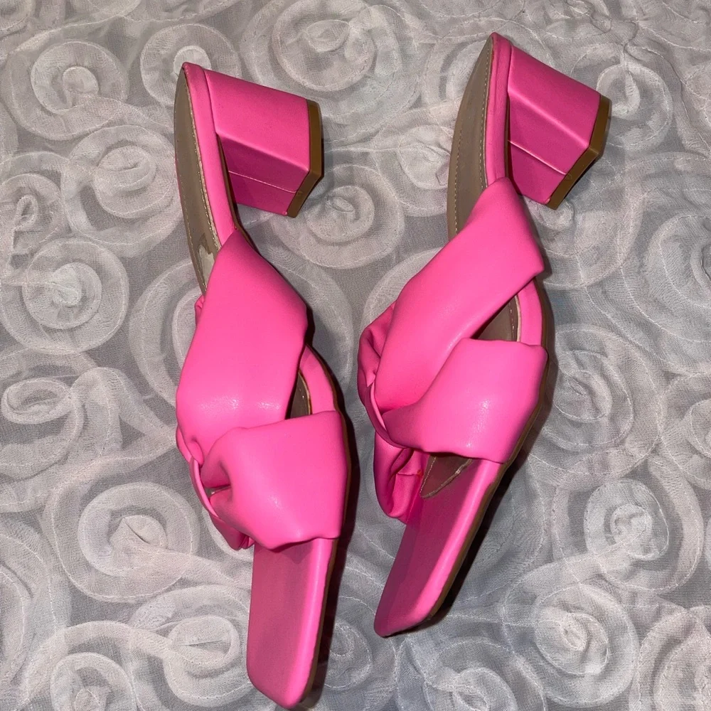 Pink Heels 👠 - Picture 7 of 8